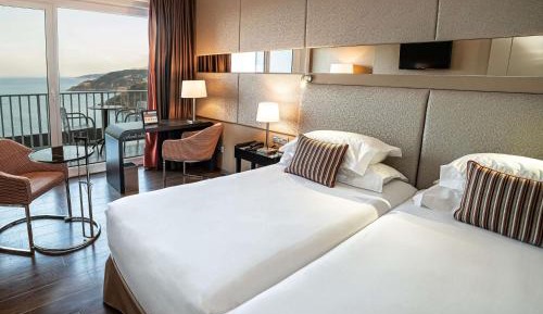 PrivilÃ¨ge Twin or Double Room with Balcony and Sea View