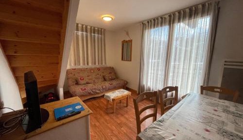 Chalet (6 Adults)