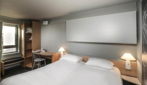 Standard Double Room with Two Single Beds