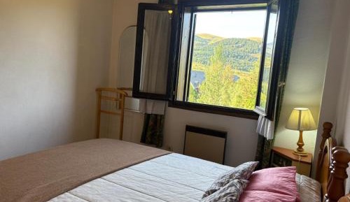 Apartment with Mountain View