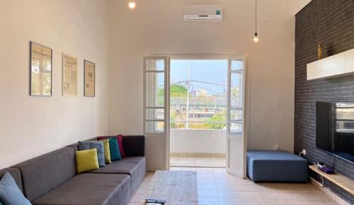 Four-Bedroom Apartment with Balcony 