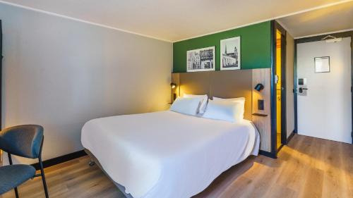 Superior Room - 1 King Bed