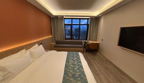 Standard Queen Room