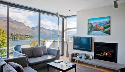 Lake View Two Bedroom with Two Bathrooms Super Suite 