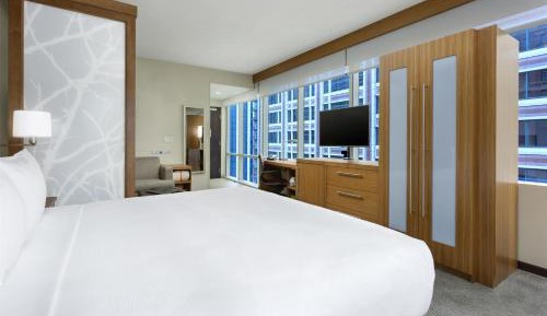 Corner King Room with Sofa Bed and View