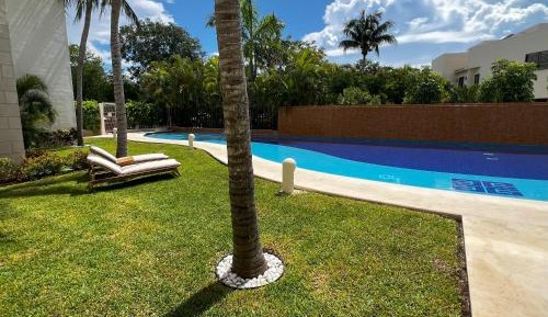 Two-Bedroom Deluxe Apartment with Garden View