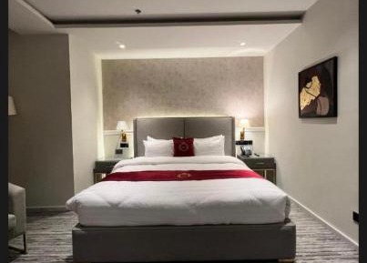 Deluxe King Suite