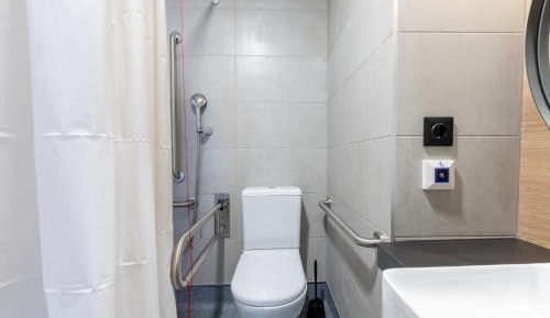 Apartment with Shower