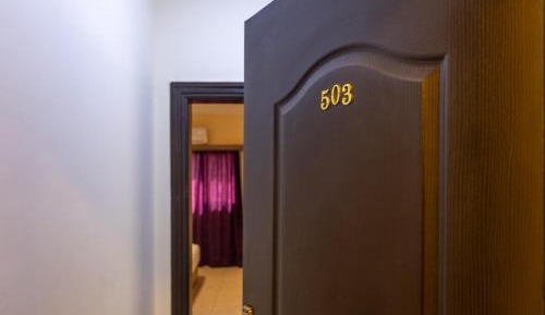 One-Bedroom Loft Apartment with One Queen Bed