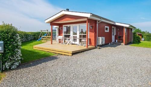 Three-Bedroom Holiday Home 