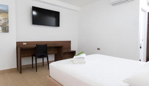 Deluxe Room (2 Adults + 1 Child)