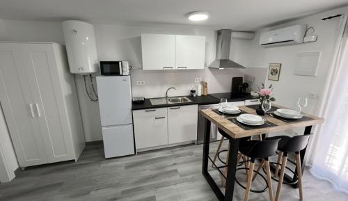 One-Bedroom Apartment with Terrace