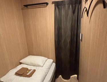 Single Bed in Mixed Dormitory Room