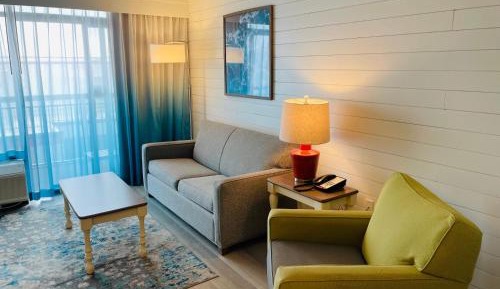 Deluxe One-Bedroom Apartment with Ocean View