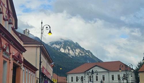 Apartment with Mountain View