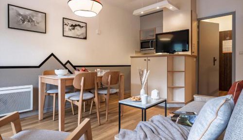 Superior Studio with Sleeping Alcove (4 People) - Mountain View