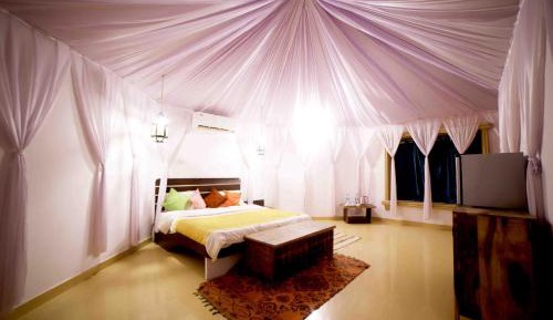 Deluxe Double Room (2 Adults + 1 Child)