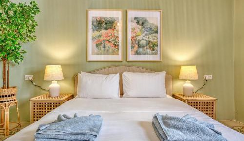 Two-Bedroom Deluxe Apartment