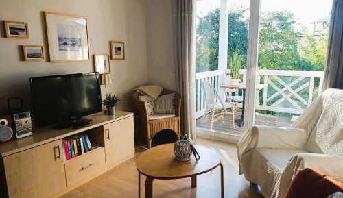 One-Bedroom Apartment with Balcony