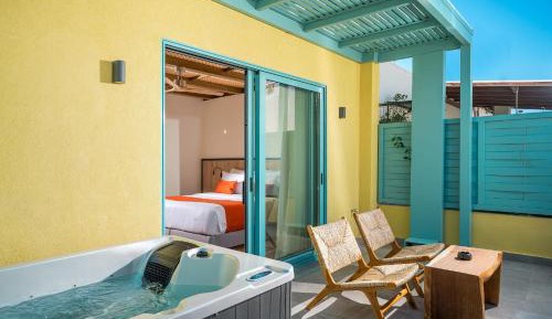Lux Suite with Outdoor Jacuzzi