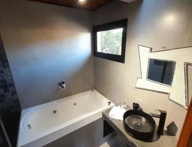 Deluxe Suite with Spa Bath