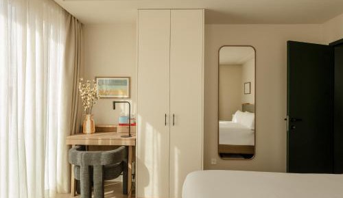 One-Bedroom Deluxe Apartment