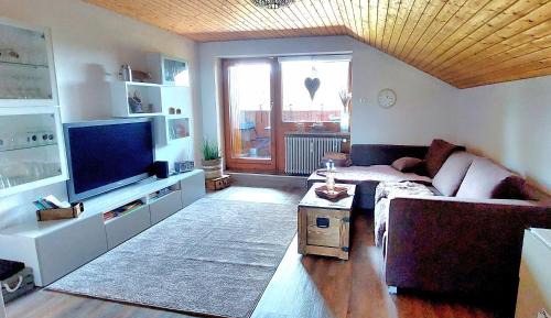 Apartment with Mountain View