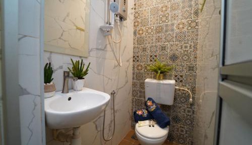 Twin Room with Private Bathroom