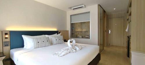 Queen Room with Pool View