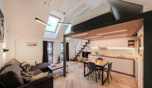 Family Apartment with Courtyard view