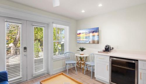 One Bedroom Queen Suite