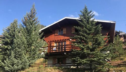 Chalet (10 Adults)