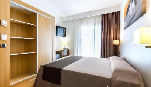 Twin Room with Pool View