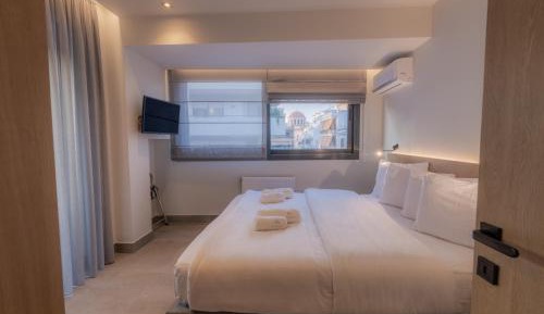 Deluxe Queen Suite
