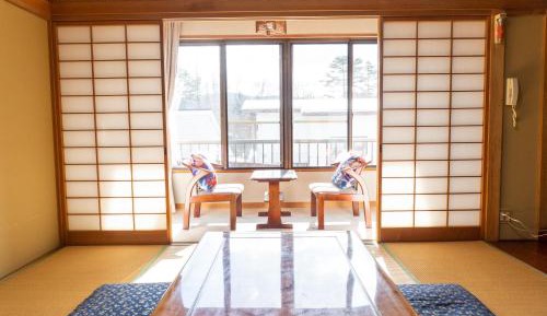 (203) Japanese Room for 4 people with Shared Toilet & Bathroom 