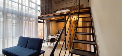 Deluxe One-Bedroom Apartment
