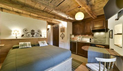 Studio Apartment
