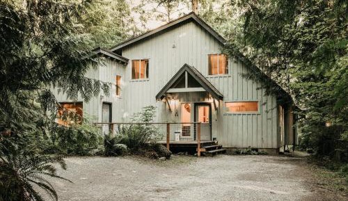 Five-Bedroom Cabin