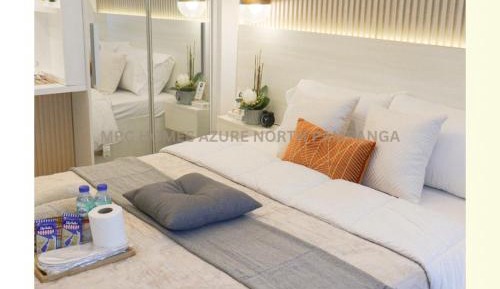 Studio with Balcony