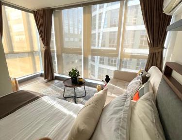 One-Bedroom Apartment with City View