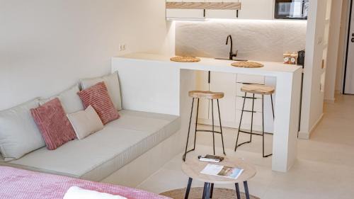 King Studio with Sofa Bed