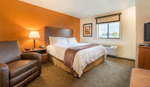 1 King Room with Recliner
