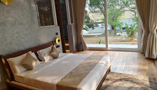 Suite with Garden View