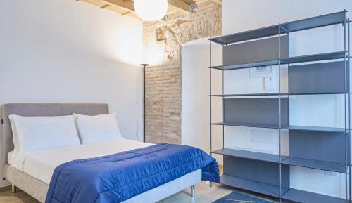 Three-Bedroom Deluxe Apartment - Via Montenapoleone 22