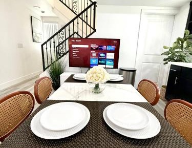 Four-Bedroom Deluxe Apartment