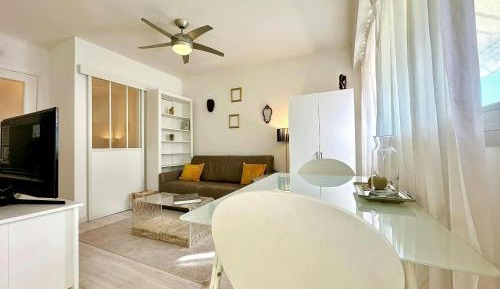 One-Bedroom Apartment - Sea Side