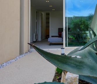Paradise Deluxe Twin Villa + Guest House with Sea View