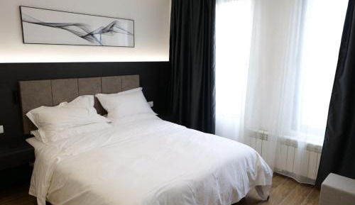 Deluxe Queen Room