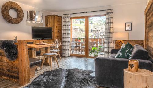 Two-Bedroom Deluxe Apartment with Balcony