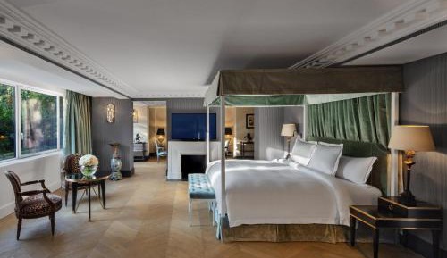 Berri, Suite, 1 King, Sofa bed 